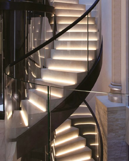 DÉTECTEUR DE MOUVEMENT POUR ESCALIER