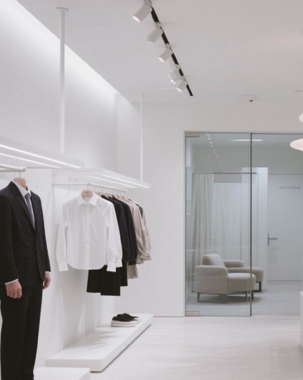 ECLAIRAGE SUR RAIL INCLINABLE ET ROTATIF