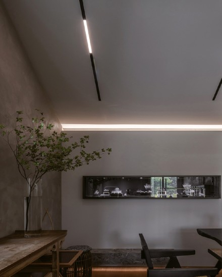 PROJECTEUR LINÉAIRE CONTINU MAGNÉTIQUE